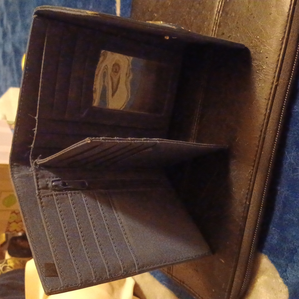 Womans tri fold wallet